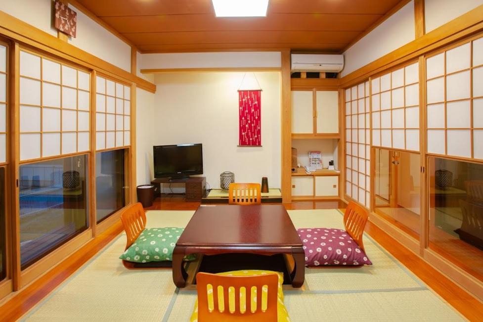 熱海の海が一望できる温泉付貸別荘 満月あじろ Mitsukiajiro Atami  Eksteriør billede